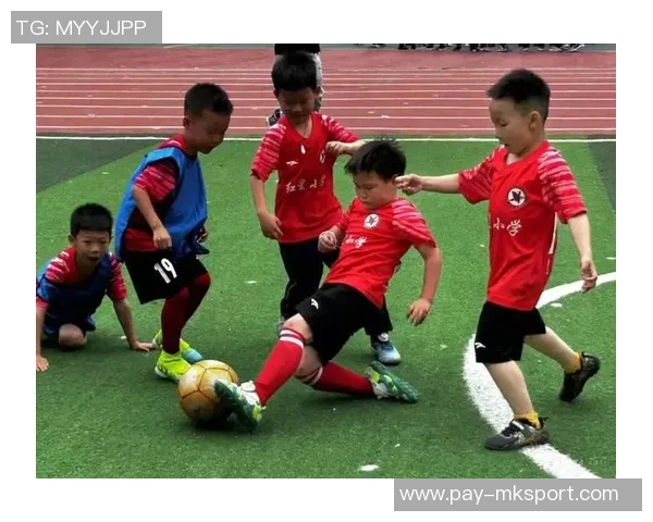 小学五人制足球精彩比赛视频集锦让你领略足球魅力与团队合作精神