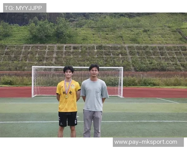 足球进校园促进学生身心健康与团队合作能力的全面提升